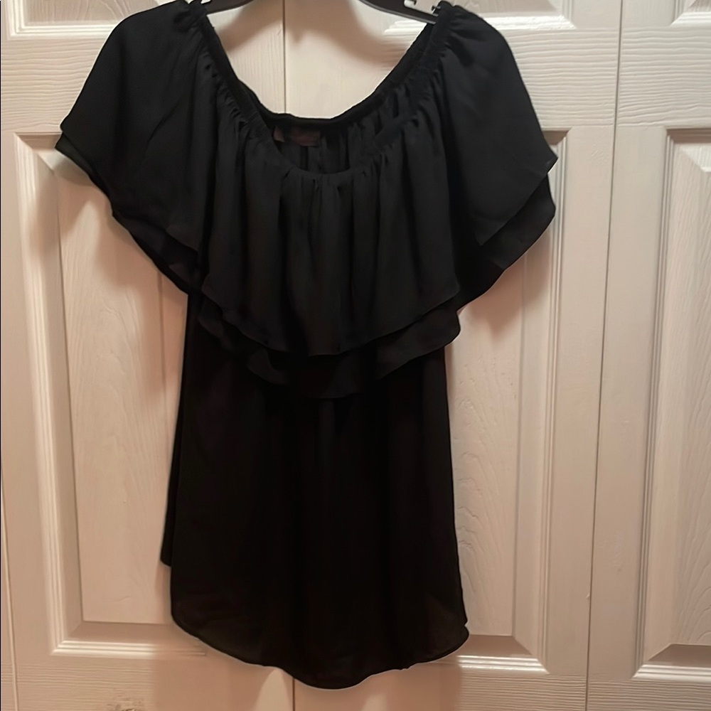Elegant Black Ruffled Women's Top length 23 pits to pit 15 100percent polyester